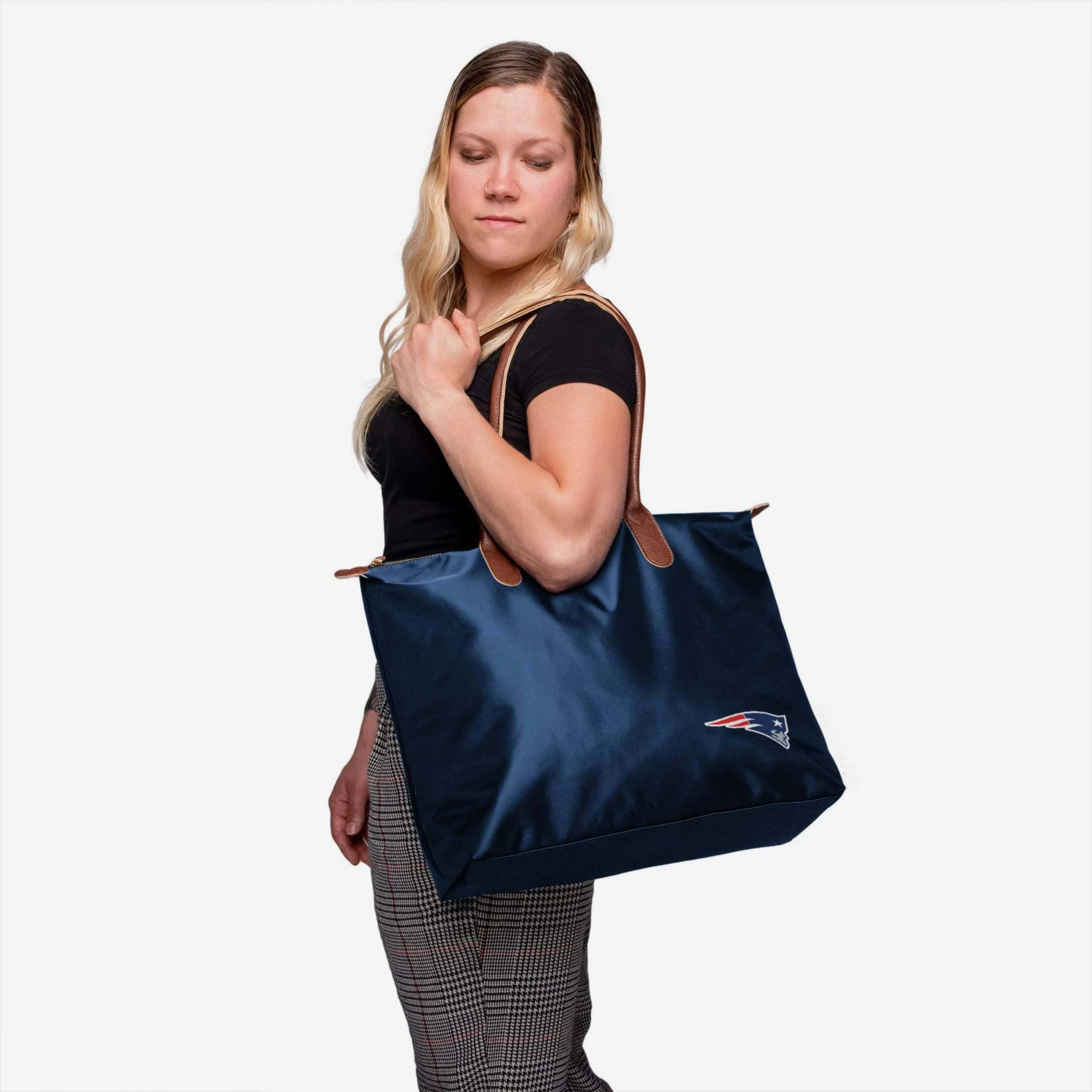 FOCO New England Patriots Bold Color Tote Bag 3 FOCO New England Patriots Bold Color Tote Bag - Image 3