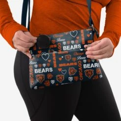 FOCO Chicago Bears Logo Love Crossbody Purse -Fashion General Store BGNFLTLECRSBCB g3