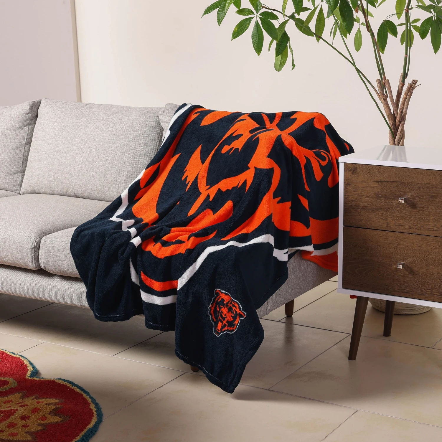 FOCO Chicago Bears Supreme Slumber Plush Throw Blanket 2 FOCO Chicago Bears Supreme Slumber Plush Throw Blanket - Image 2