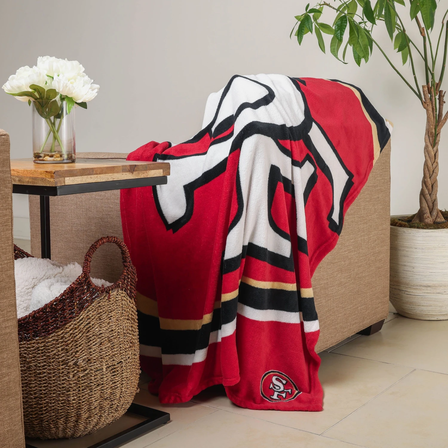 FOCO San Francisco 49ers Supreme Slumber Plush Throw Blanket 2 FOCO San Francisco 49ers Supreme Slumber Plush Throw Blanket - Image 2