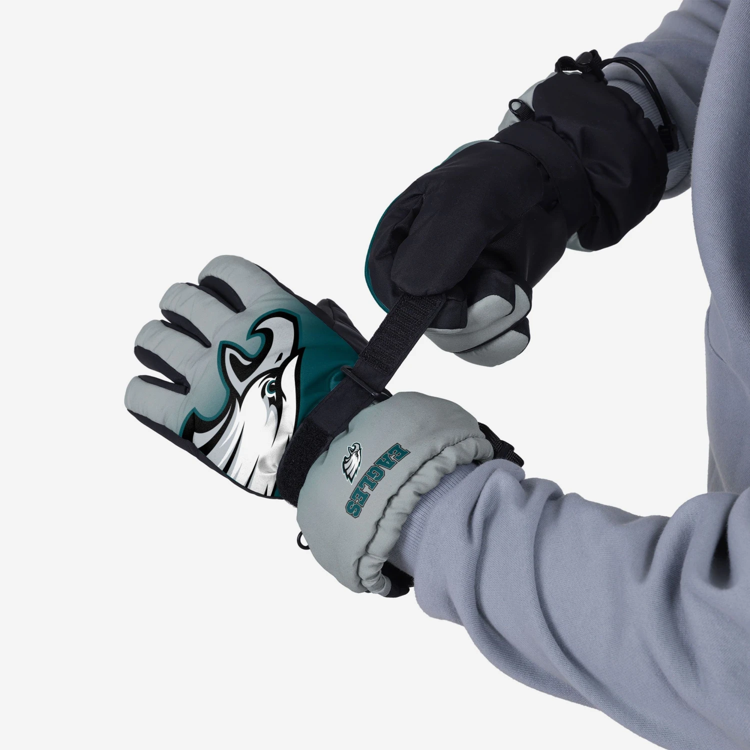 FOCO Philadelphia Eagles Gradient Logo Insulated Gloves 2 FOCO Philadelphia Eagles Gradient Logo Insulated Gloves - Image 2
